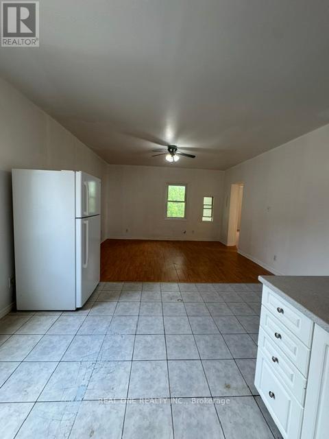 Apartment B - 10 Mill Street E, Halton Hills, Ontario  L7J 1G9 - Photo 3 - W13470524