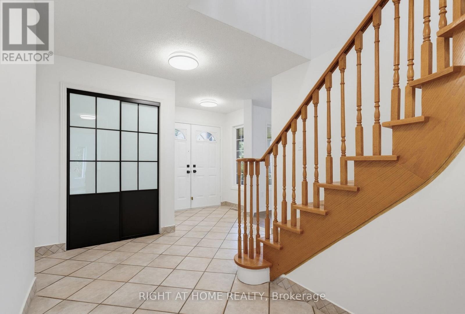 1087 Augustus Drive, Burlington, Ontario  L7S 2L2 - Photo 14 - W13470544