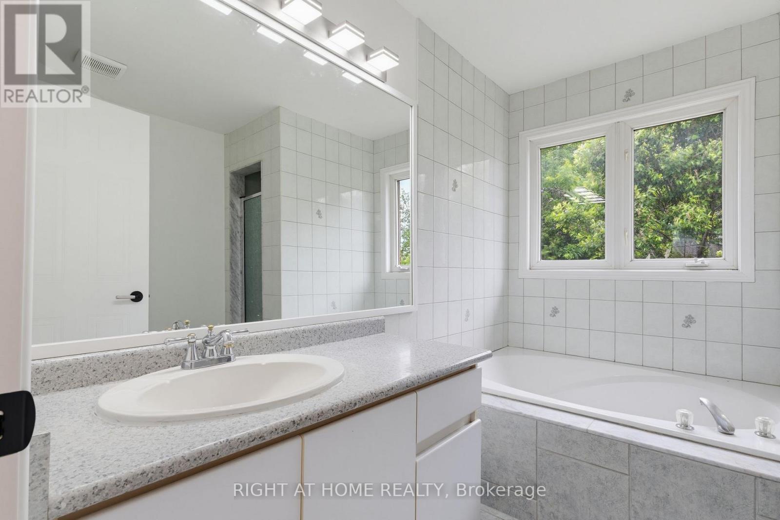 1087 Augustus Drive, Burlington, Ontario  L7S 2L2 - Photo 26 - W13470544