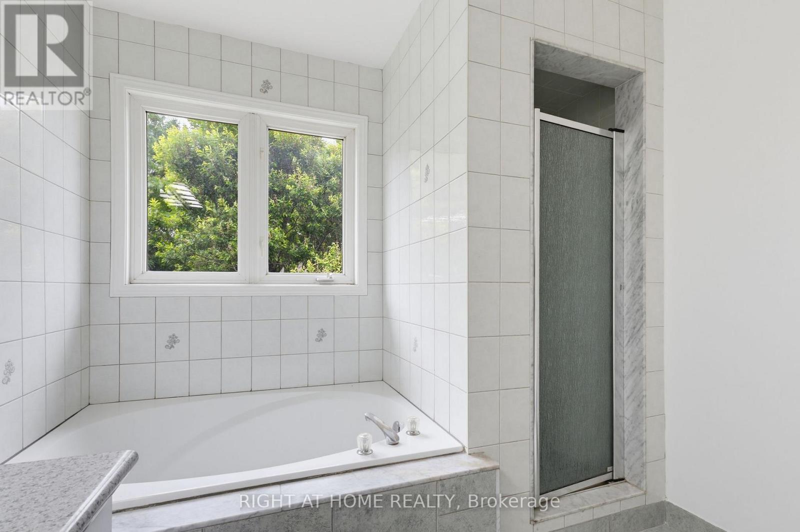 1087 Augustus Drive, Burlington, Ontario  L7S 2L2 - Photo 27 - W13470544