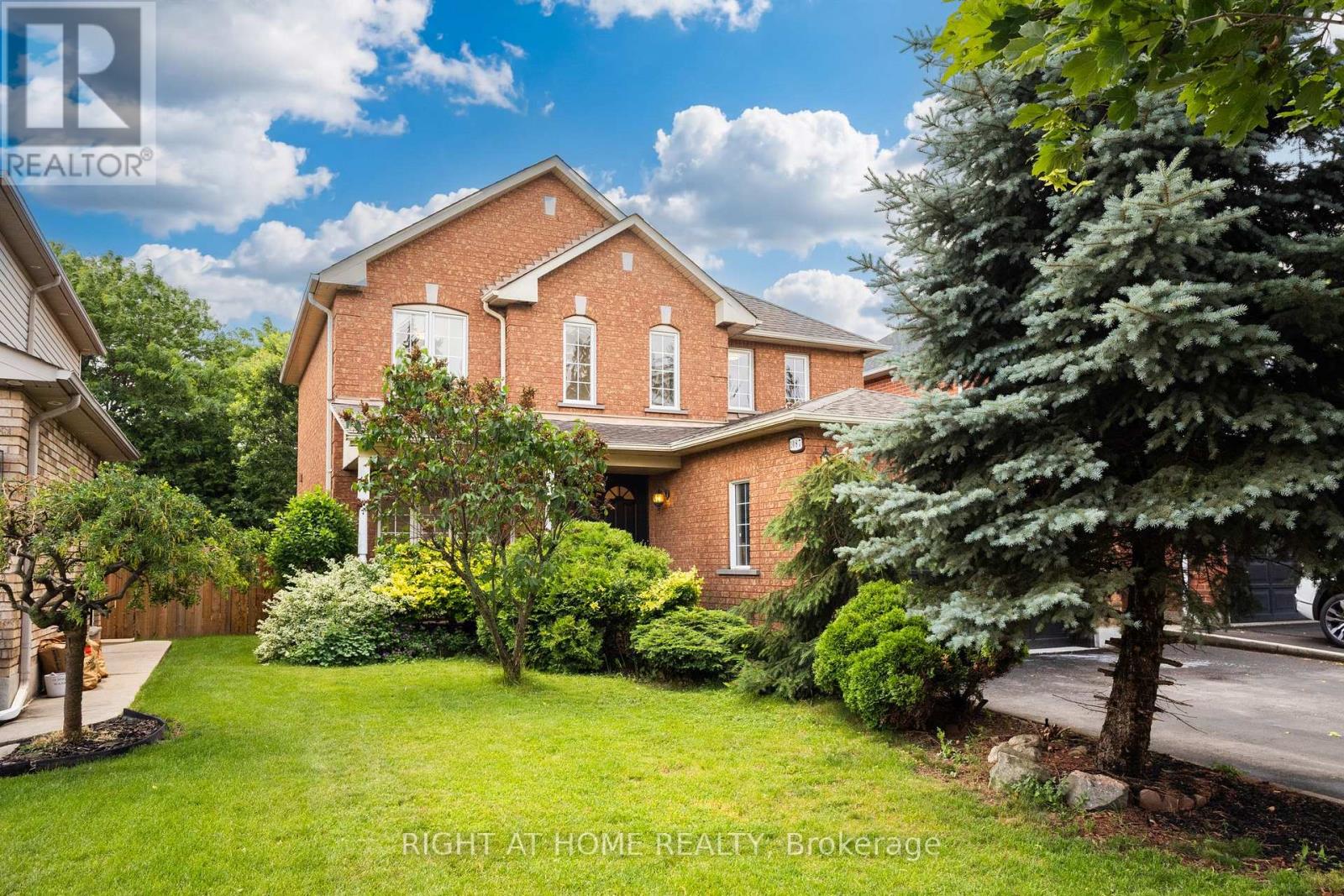 1087 Augustus Drive, Burlington, Ontario  L7S 2L2 - Photo 3 - W13470544