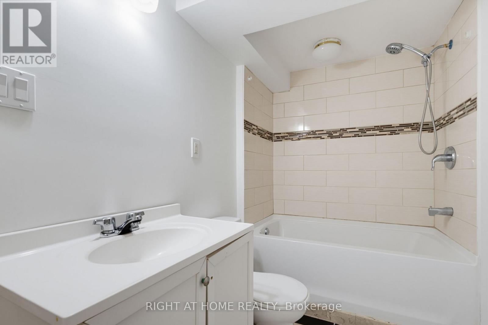 1087 Augustus Drive, Burlington, Ontario  L7S 2L2 - Photo 35 - W13470544