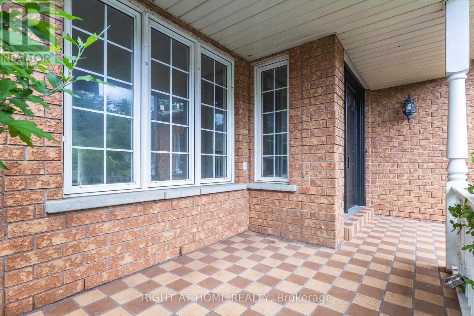 1087 Augustus Drive, Burlington, Ontario  L7S 2L2 - Photo 5 - W13470544