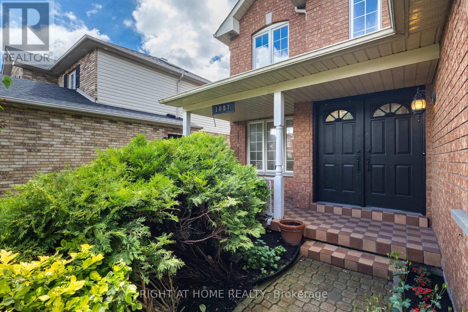 1087 Augustus Drive, Burlington, Ontario  L7S 2L2 - Photo 6 - W13470544
