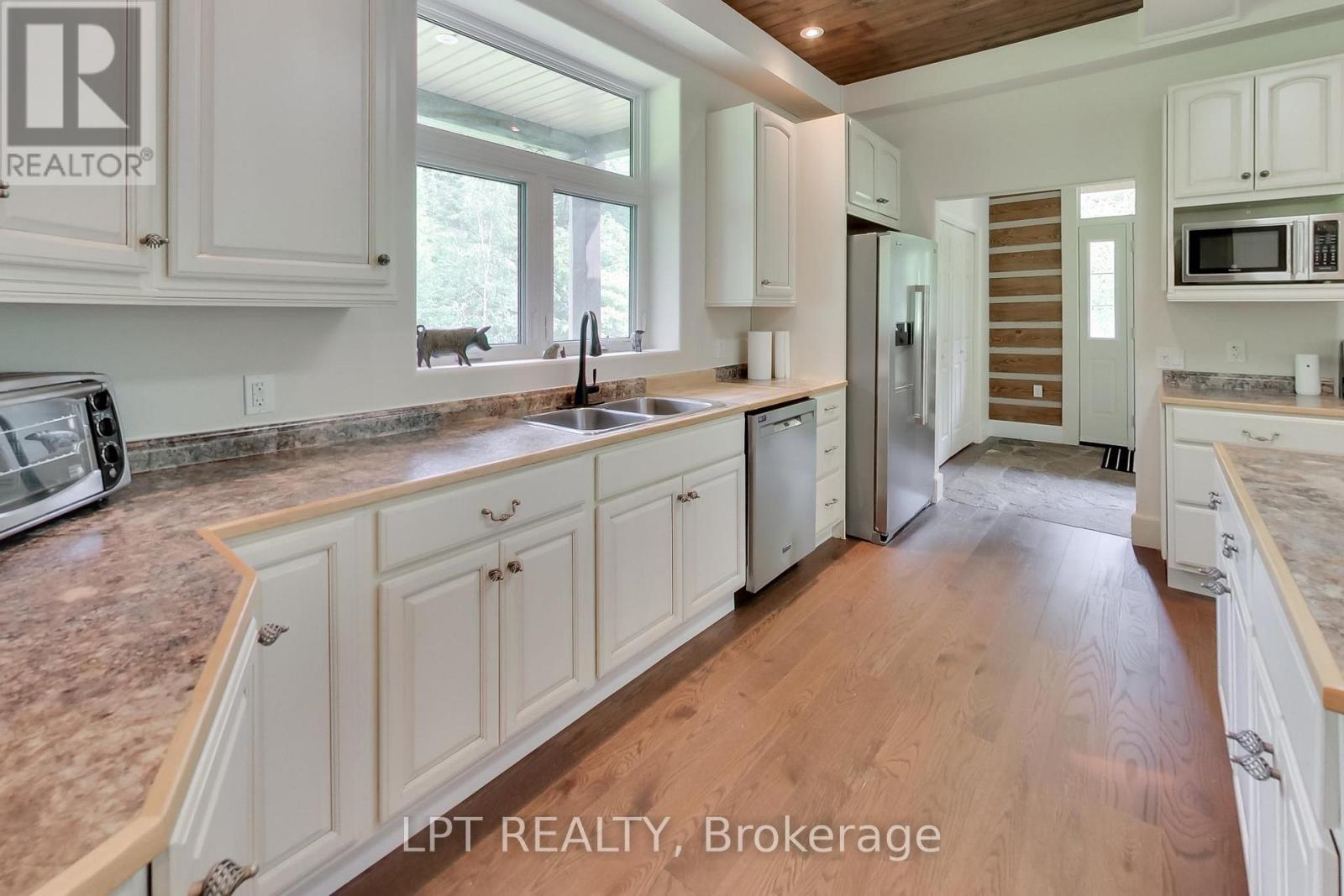1039 Ben Lake Road E, Gravenhurst, Ontario  P1P 1R3 - Photo 12 - X13470534
