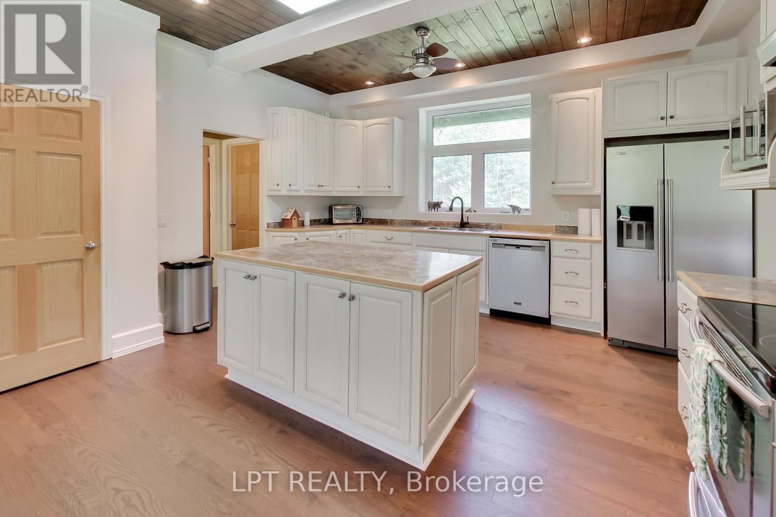 1039 Ben Lake Road E, Gravenhurst, Ontario  P1P 1R3 - Photo 14 - X13470534