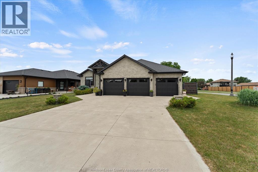 227 Meadowview, Amherstburg, Ontario  N9V 2Y9 - Photo 2 - 26014647
