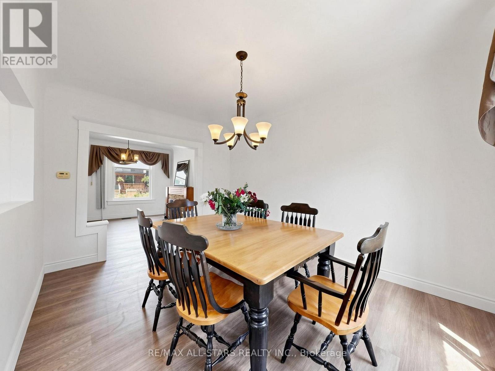 9 Cherry Nook Gardens, Toronto, Ontario  M4L 1J5 - Photo 12 - E13468734