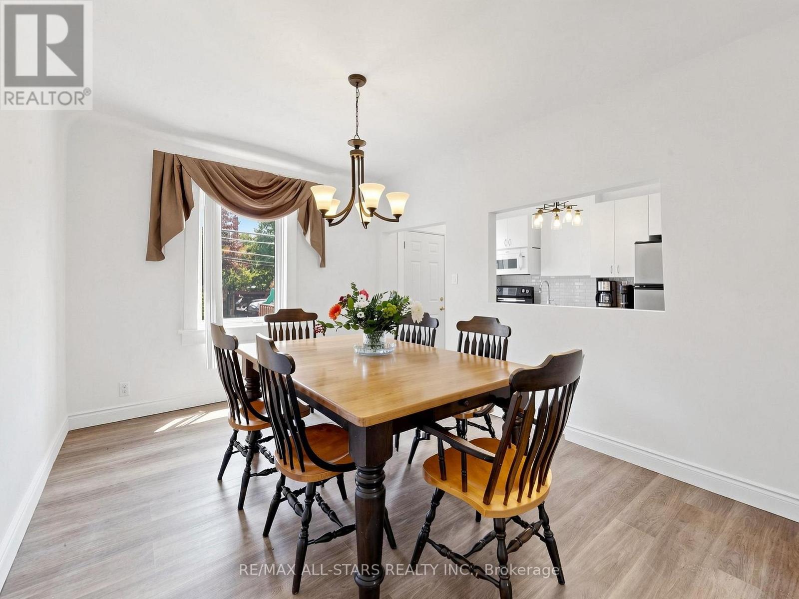 9 Cherry Nook Gardens, Toronto, Ontario  M4L 1J5 - Photo 11 - E13468734