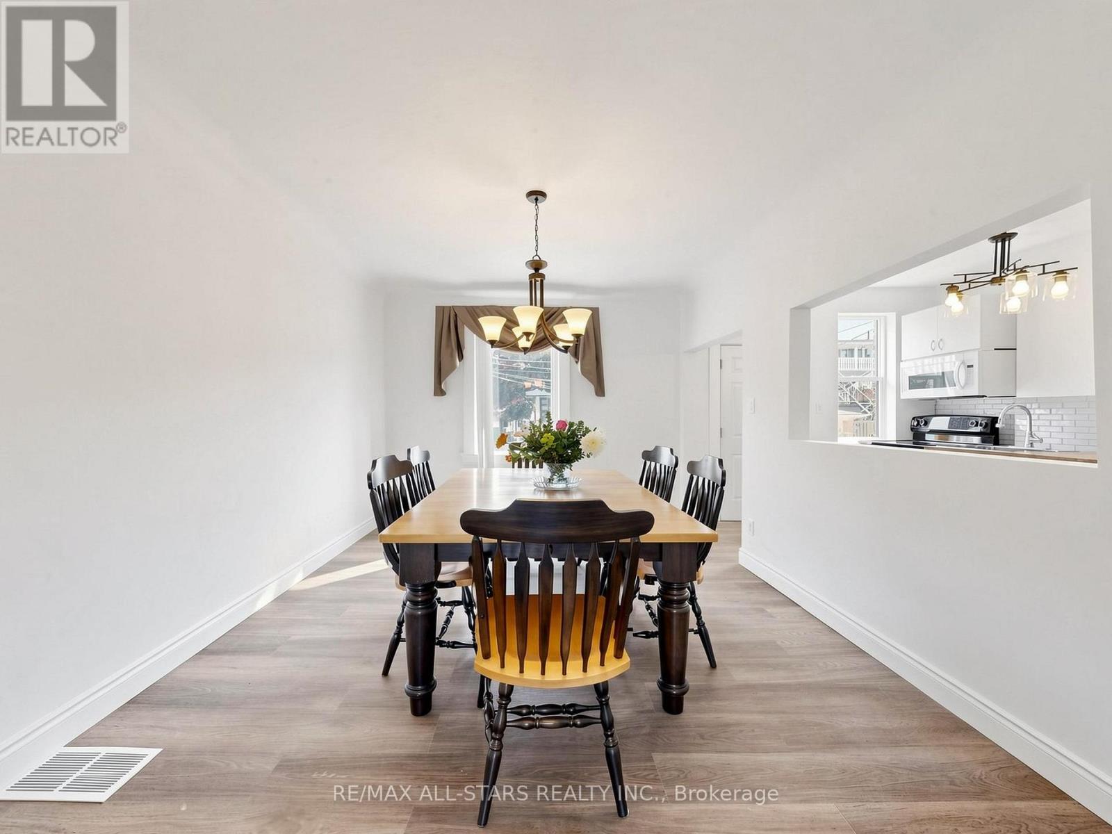 9 Cherry Nook Gardens, Toronto, Ontario  M4L 1J5 - Photo 10 - E13468734