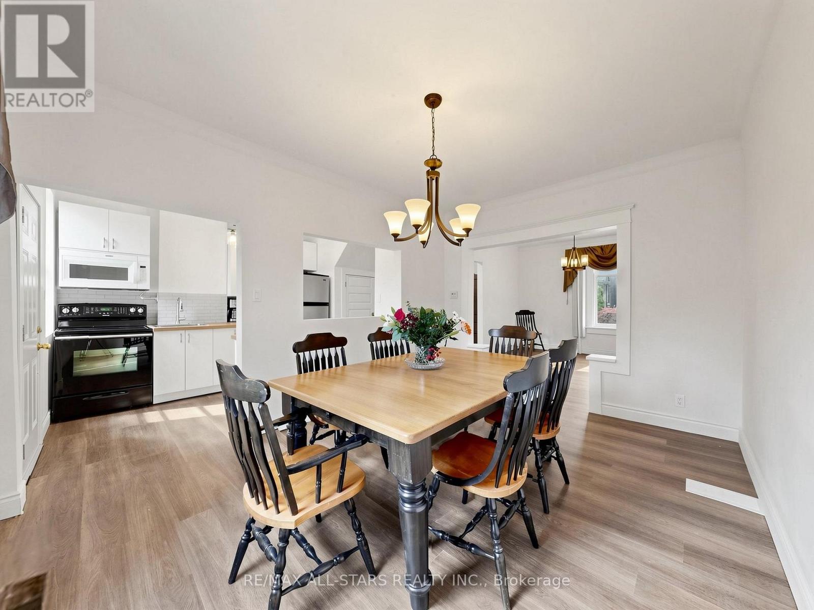 9 Cherry Nook Gardens, Toronto, Ontario  M4L 1J5 - Photo 13 - E13468734