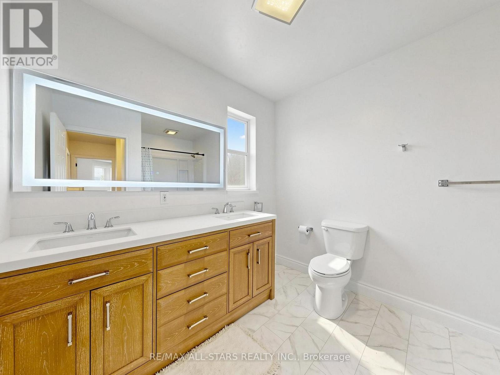 9 Cherry Nook Gardens, Toronto, Ontario  M4L 1J5 - Photo 15 - E13468734