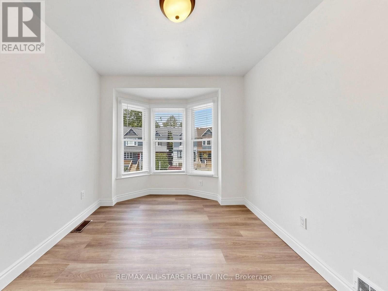9 Cherry Nook Gardens, Toronto, Ontario  M4L 1J5 - Photo 19 - E13468734