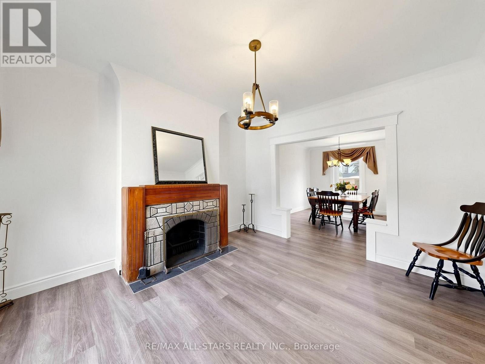 9 Cherry Nook Gardens, Toronto, Ontario  M4L 1J5 - Photo 6 - E13468734