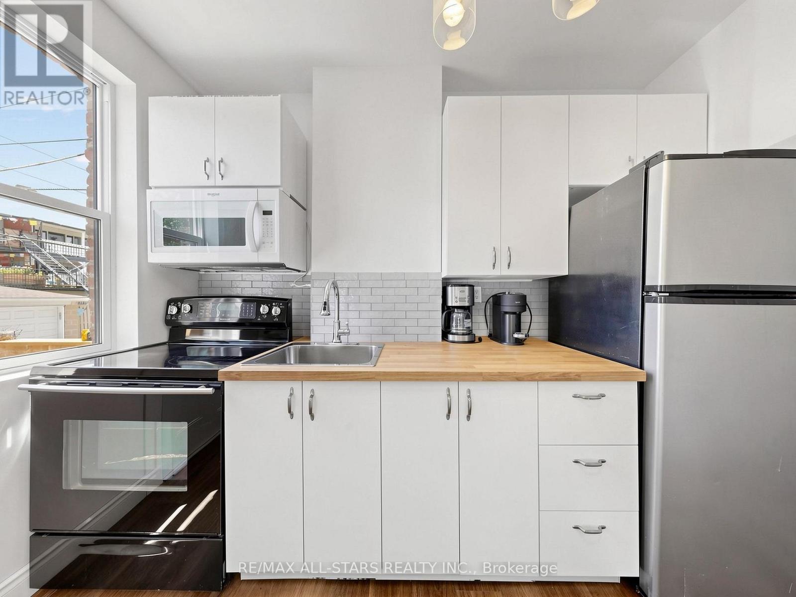 9 Cherry Nook Gardens, Toronto, Ontario  M4L 1J5 - Photo 5 - E13468734