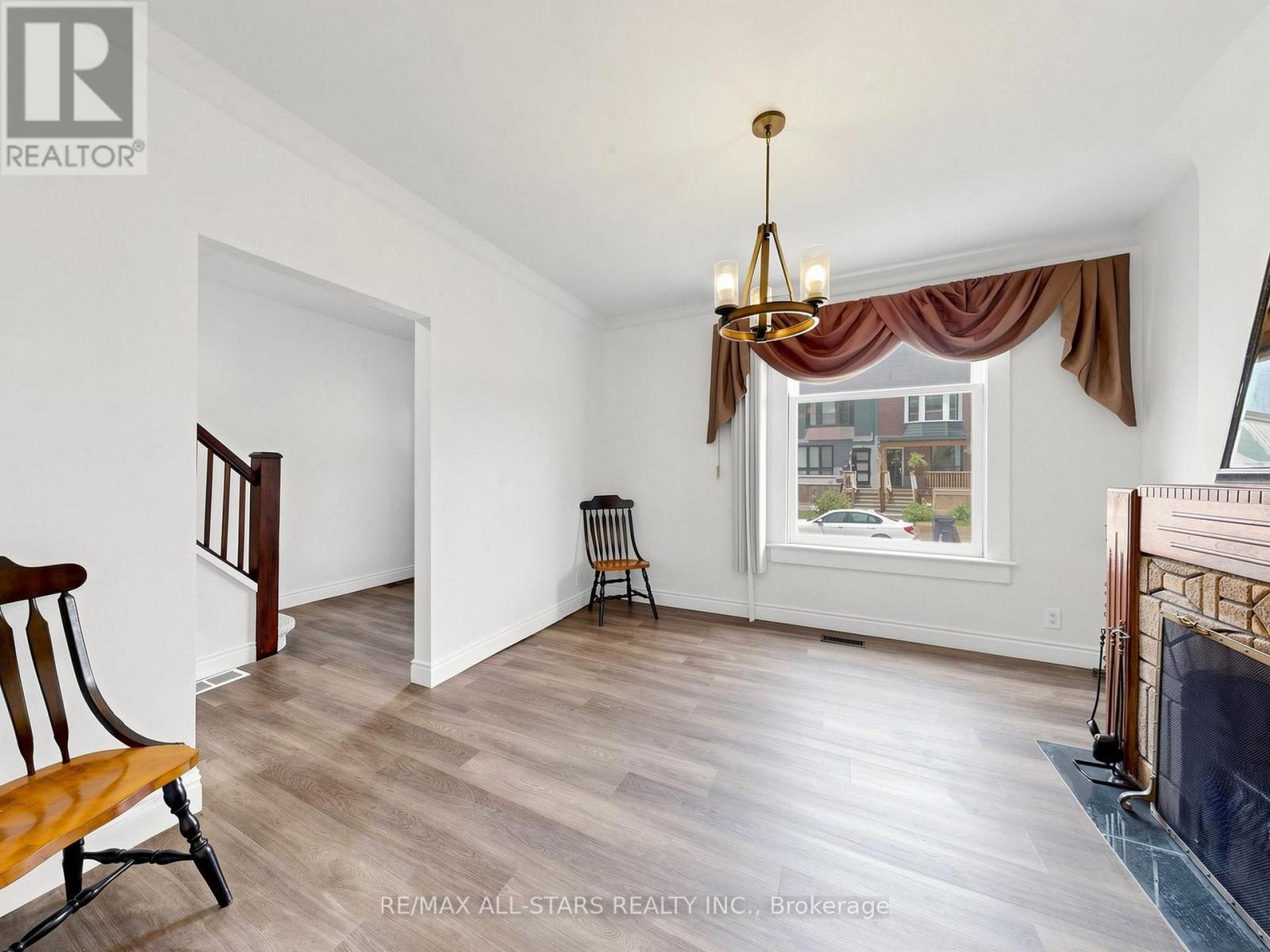 9 Cherry Nook Gardens, Toronto, Ontario  M4L 1J5 - Photo 7 - E13468734
