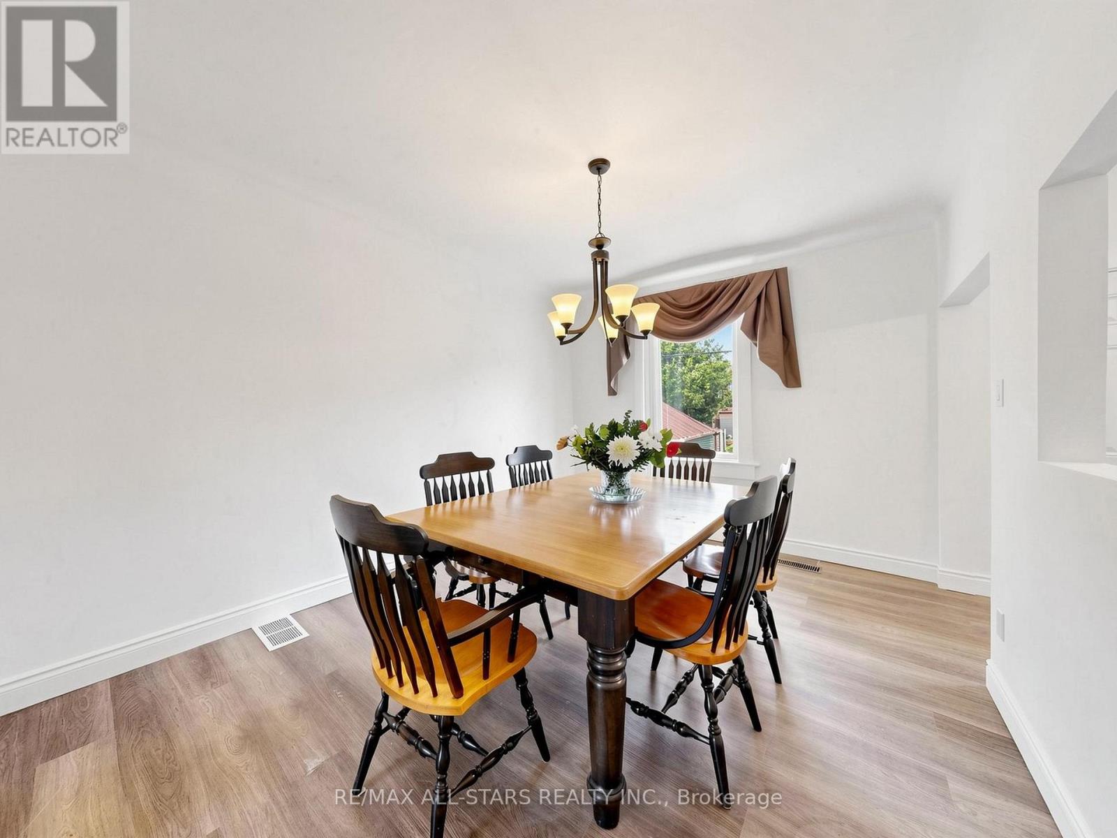 9 Cherry Nook Gardens, Toronto, Ontario  M4L 1J5 - Photo 9 - E13468734