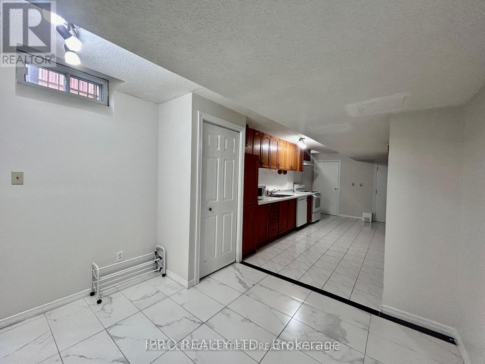 Bsmt - 961 Stargazer Drive, Mississauga, Ontario  L5V 1E9 - Photo 11 - W13469282