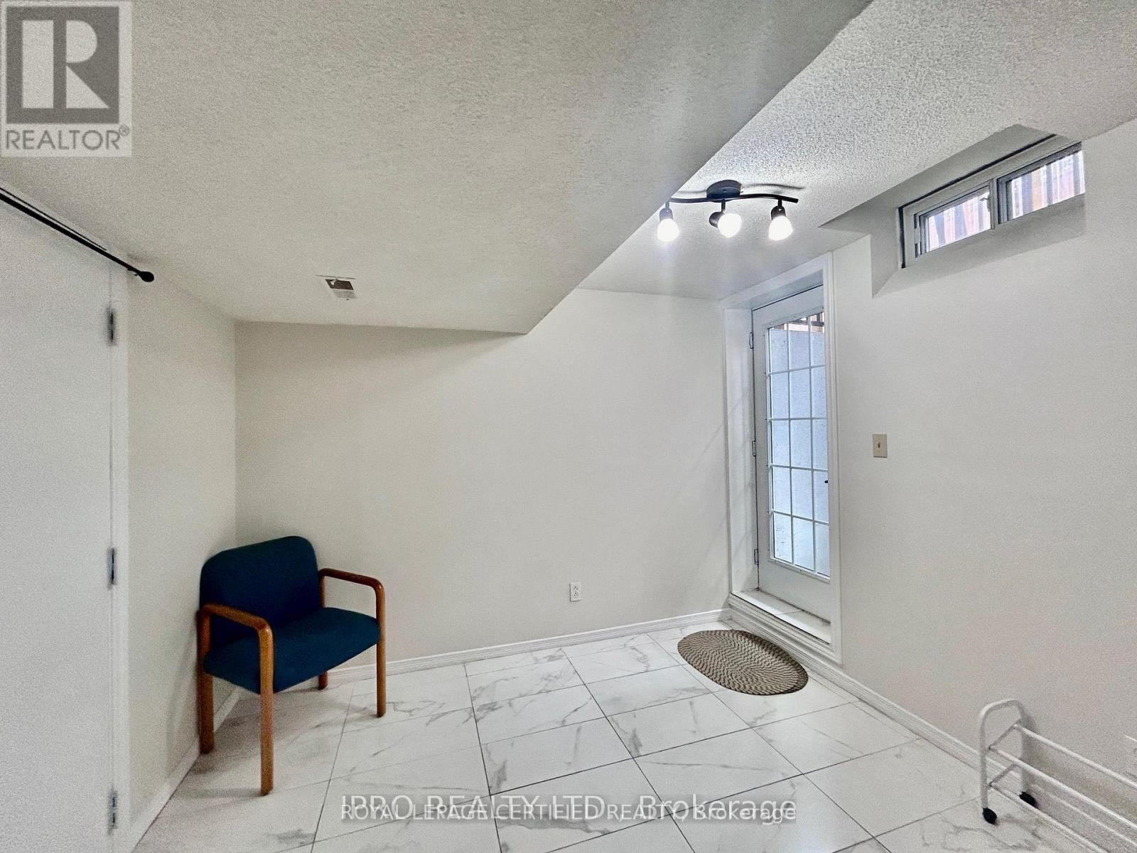 Bsmt - 961 Stargazer Drive, Mississauga, Ontario  L5V 1E9 - Photo 7 - W13469282