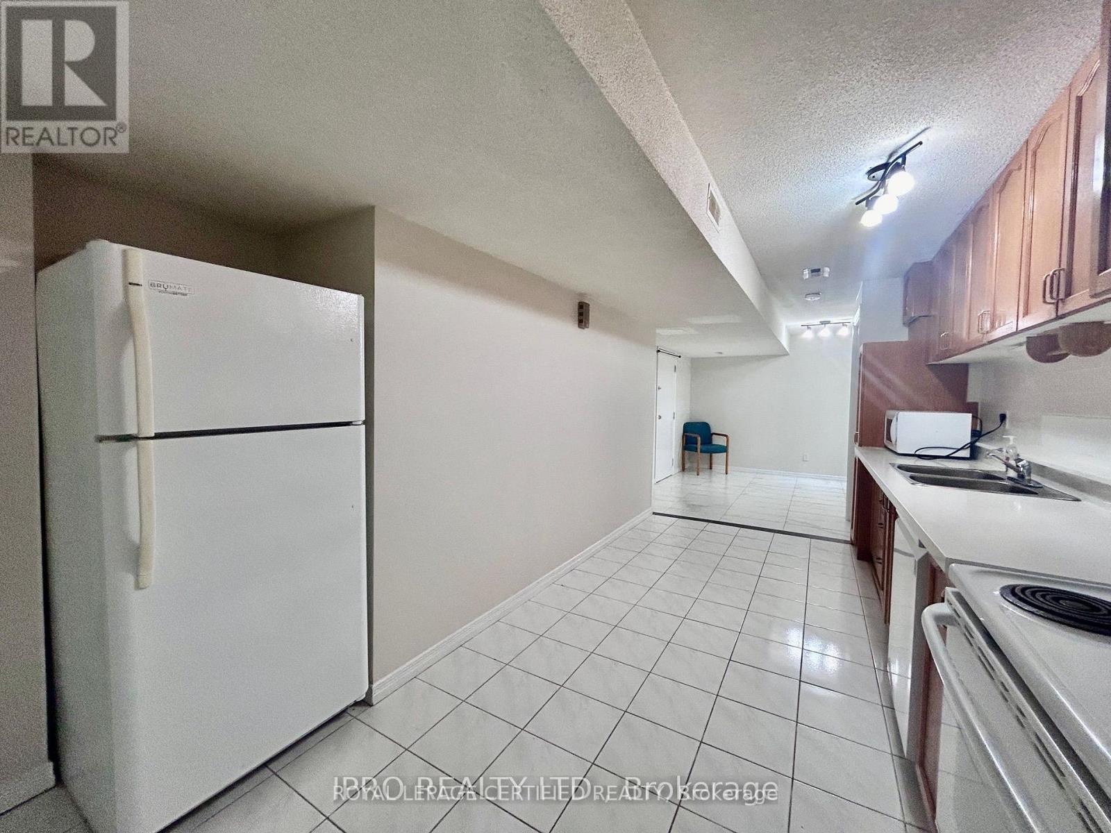 Bsmt - 961 Stargazer Drive, Mississauga, Ontario  L5V 1E9 - Photo 9 - W13469282