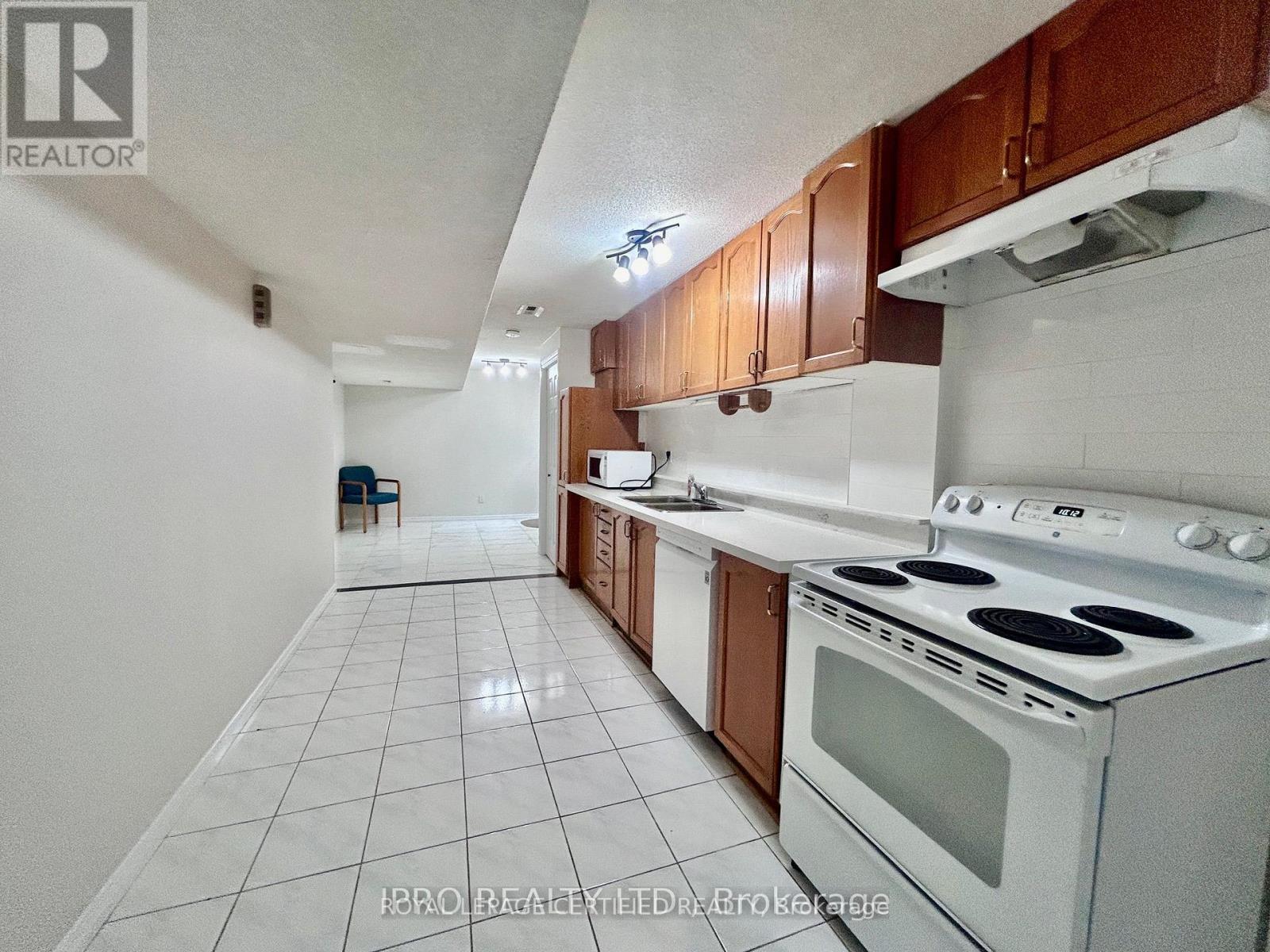 Bsmt - 961 Stargazer Drive, Mississauga, Ontario  L5V 1E9 - Photo 8 - W13469282