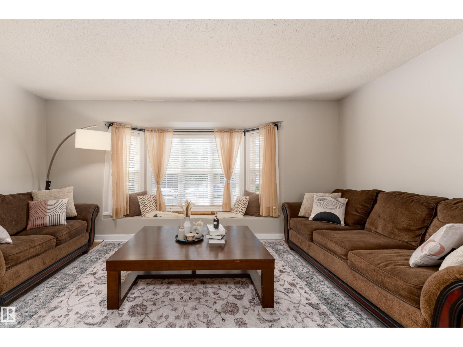 10008 144 AVE NW, edmonton, Alberta