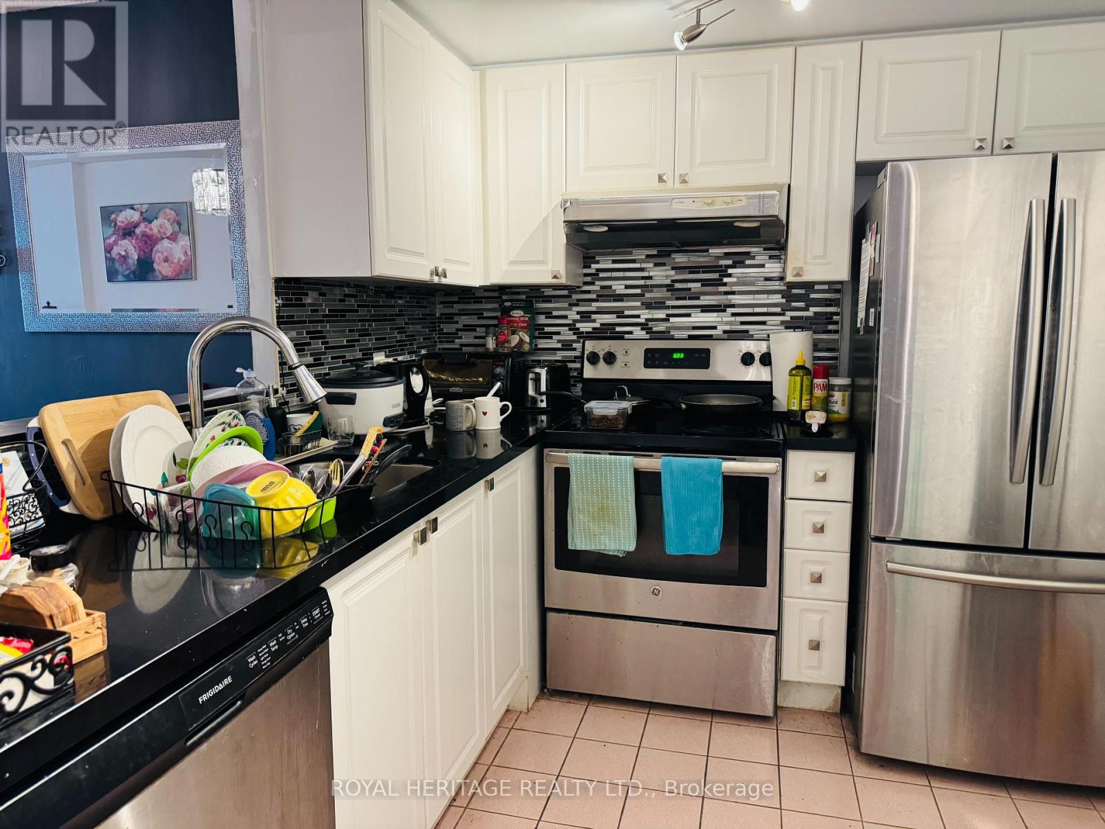 613 - 8 Lee Centre Drive, Toronto, Ontario  M1H 3H8 - Photo 2 - E13470656