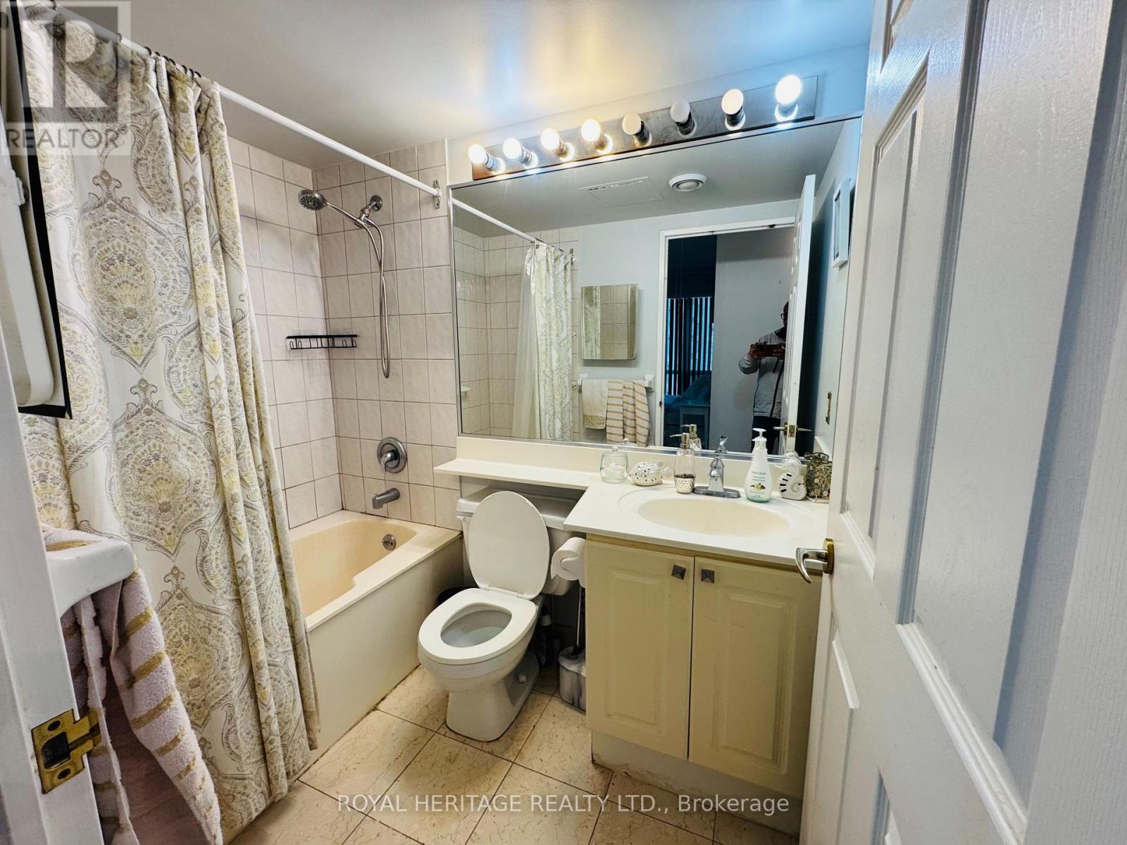 613 - 8 Lee Centre Drive, Toronto, Ontario  M1H 3H8 - Photo 3 - E13470656