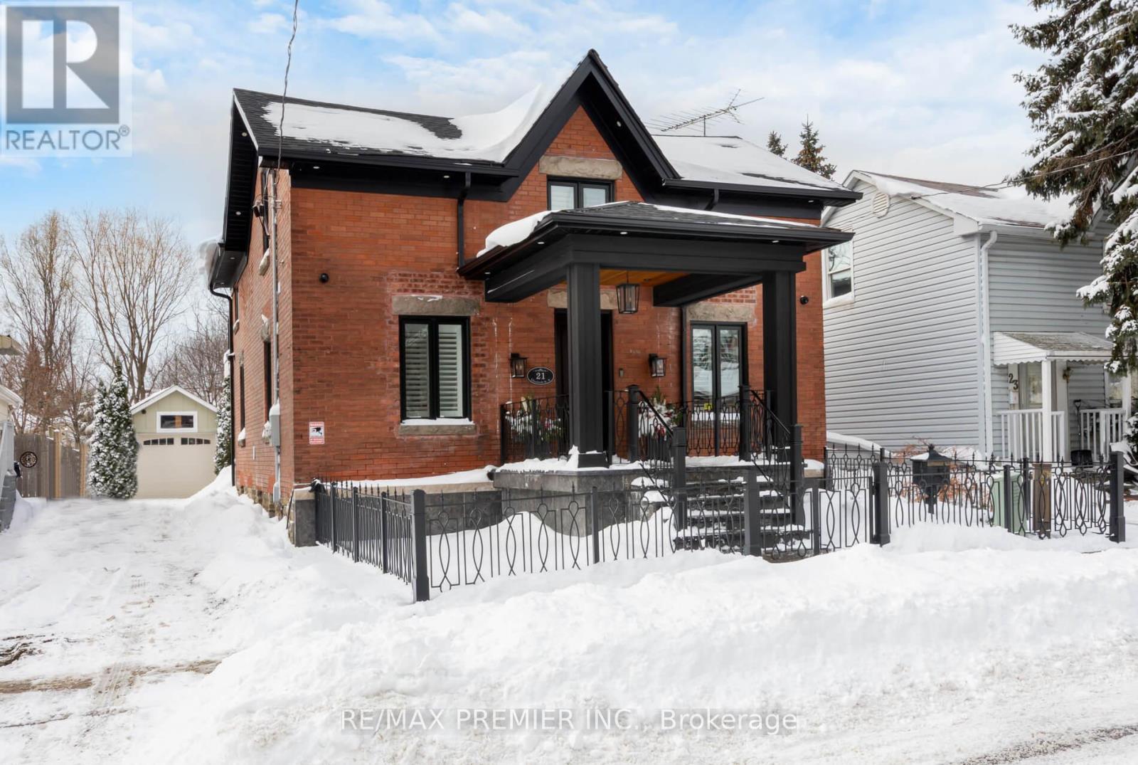 21 ELIZABETH STREET N, Brampton, Ontario