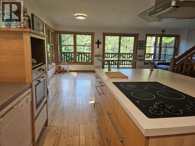 218 Clark Road, Burton, British Columbia  V0G 1E0 - Photo 3 - 10391802