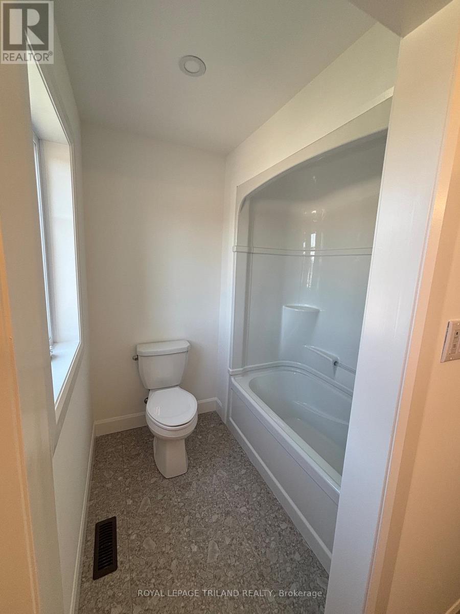 Upper - 406 Forest Lawn Avenue, London East, Ontario  N5V 1S9 - Photo 10 - X13470716