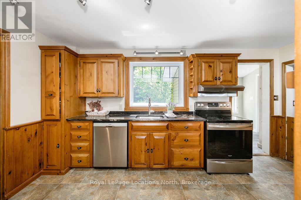 75 Burke Street, Penetanguishene, Ontario  L9M 1B3 - Photo 7 - S13470140