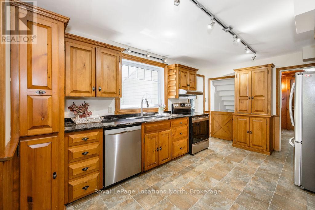 75 Burke Street, Penetanguishene, Ontario  L9M 1B3 - Photo 6 - S13470140