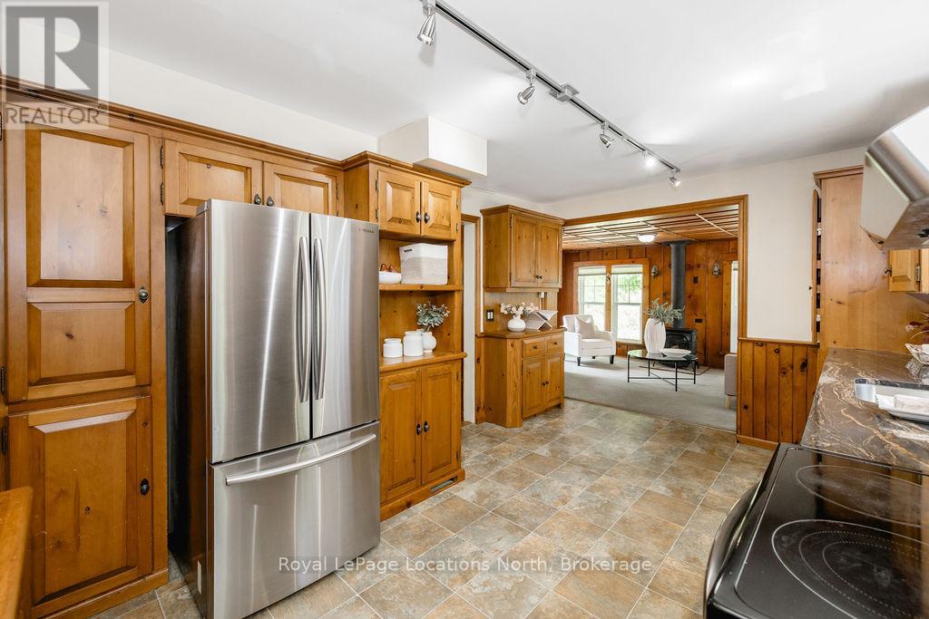 75 Burke Street, Penetanguishene, Ontario  L9M 1B3 - Photo 5 - S13470140