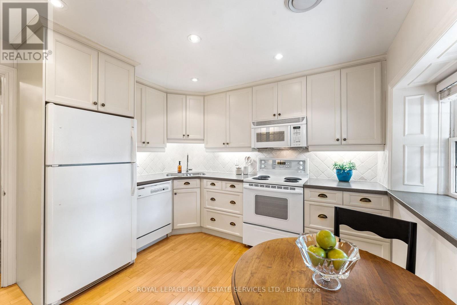 50 Brentwood Road S, Toronto, Ontario  M8Z 3N2 - Photo 11 - W13462136