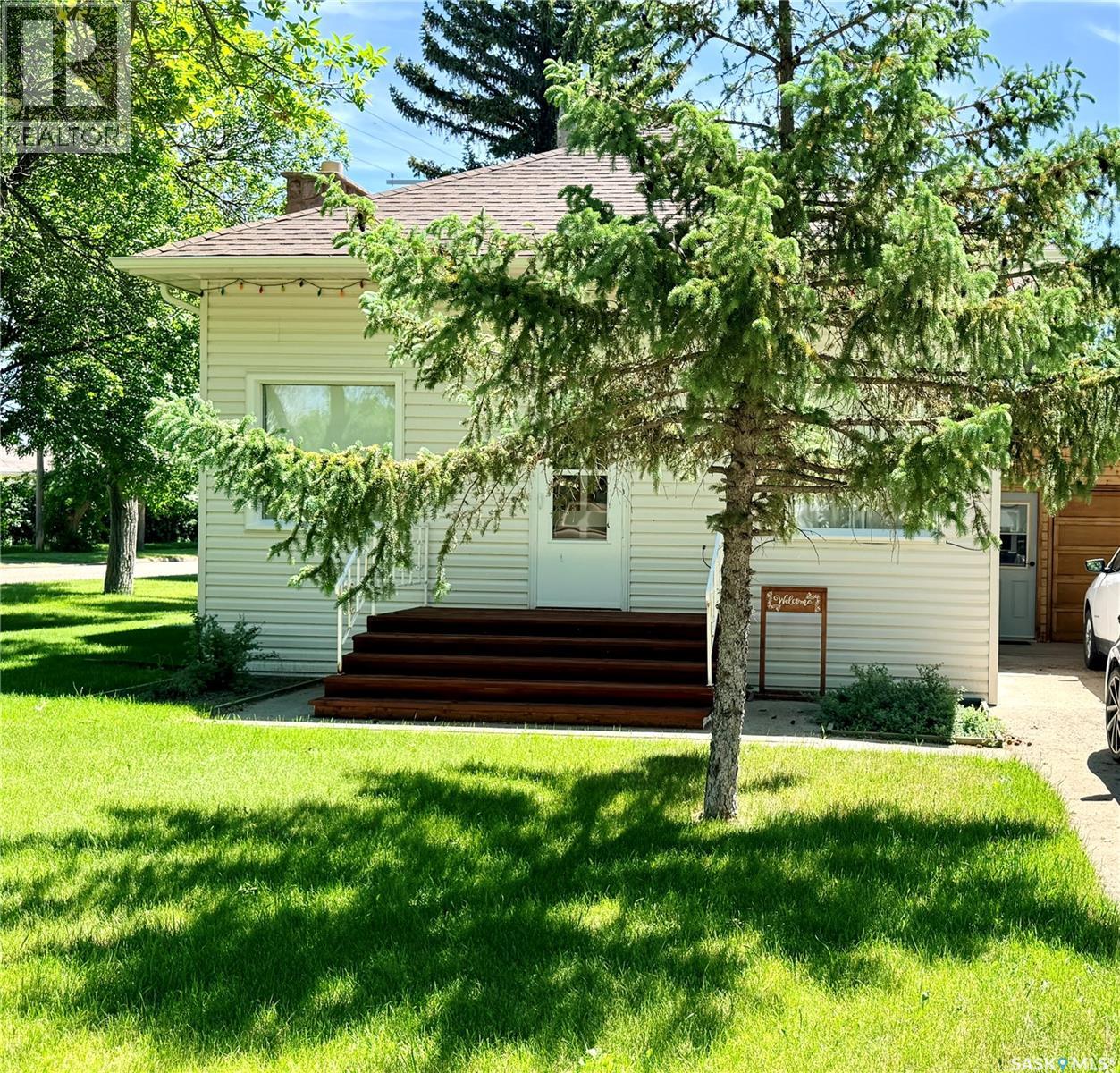 201 3rd STREET E, Ponteix, Saskatchewan