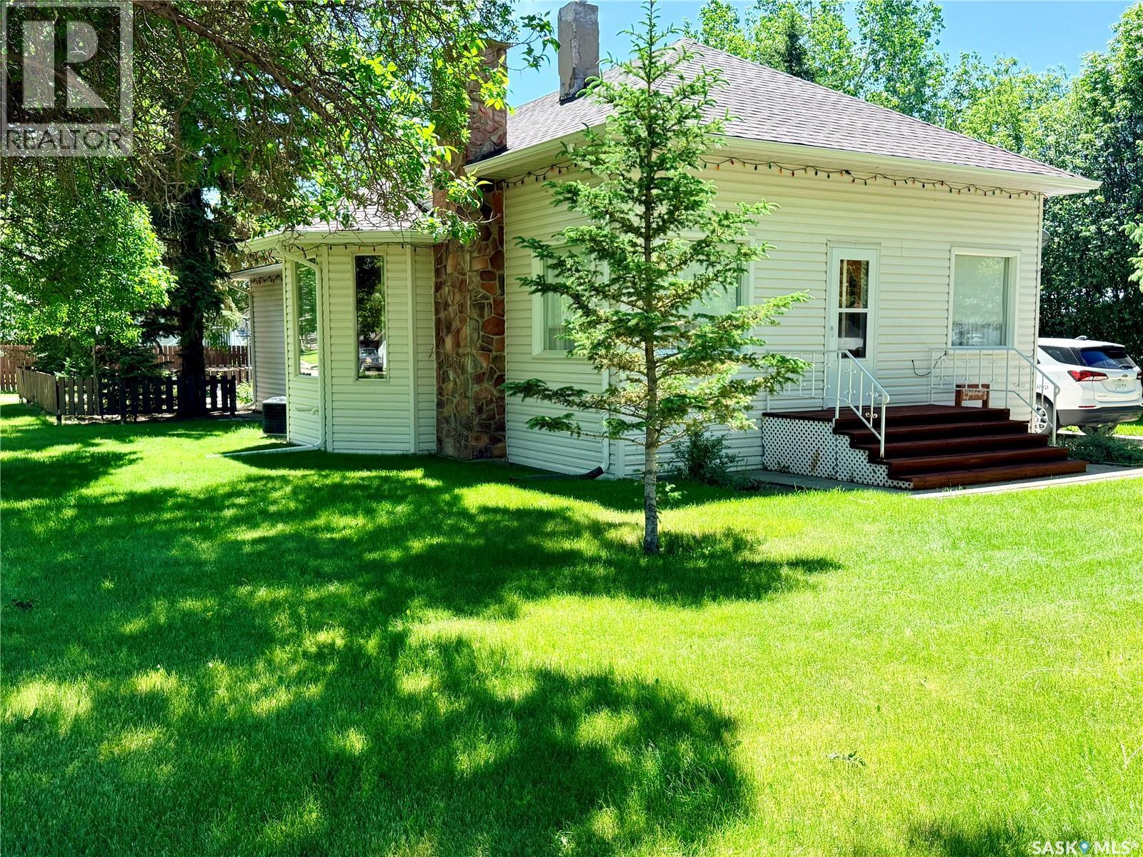 201 3rd Street E, Ponteix, Saskatchewan S0N 1Z0 - Photo 23 - SK039664
