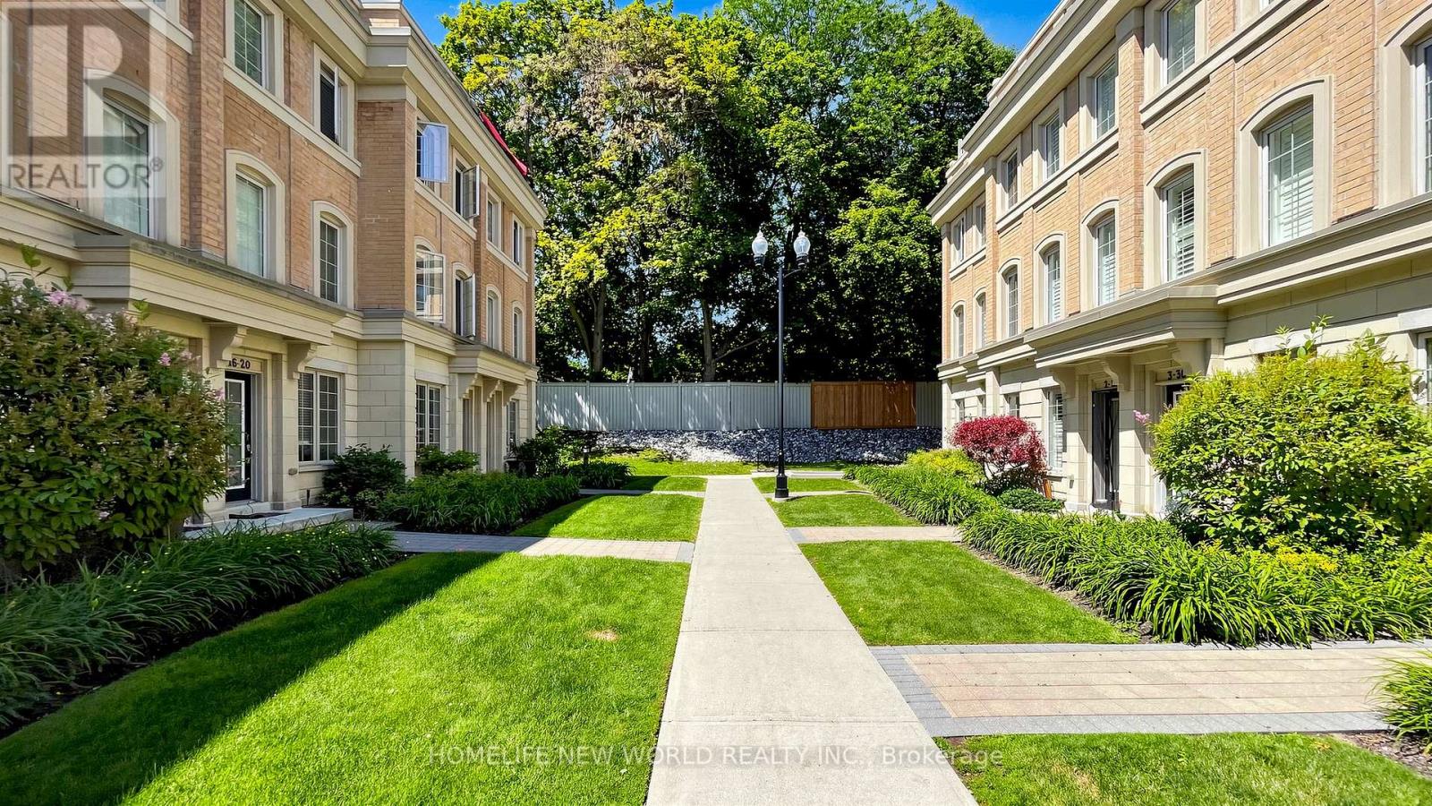 5 - 30 HARGRAVE LANE, Toronto, Ontario