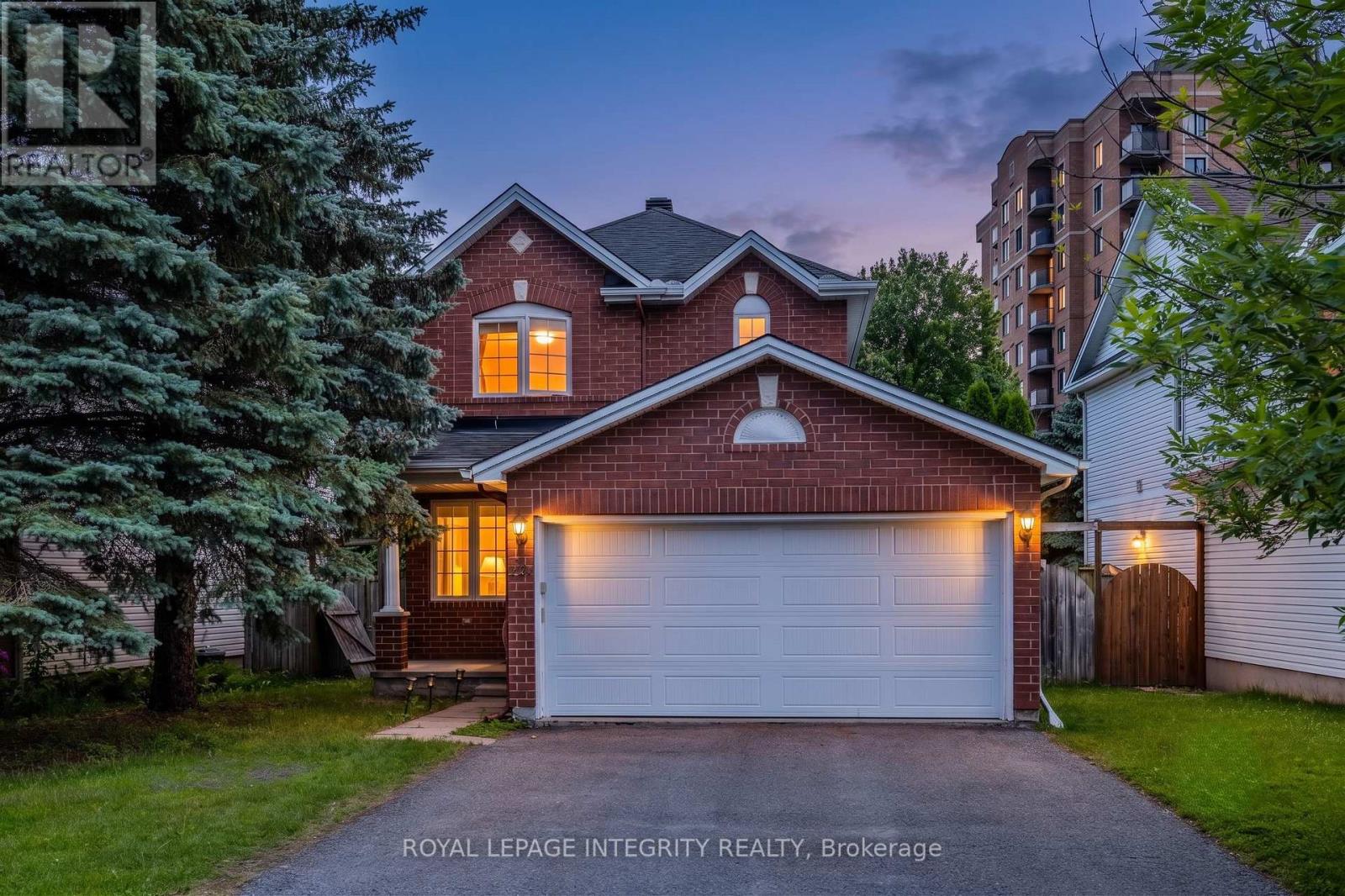 25 CRYSTAL PARK CRESCENT, Ottawa, Ontario