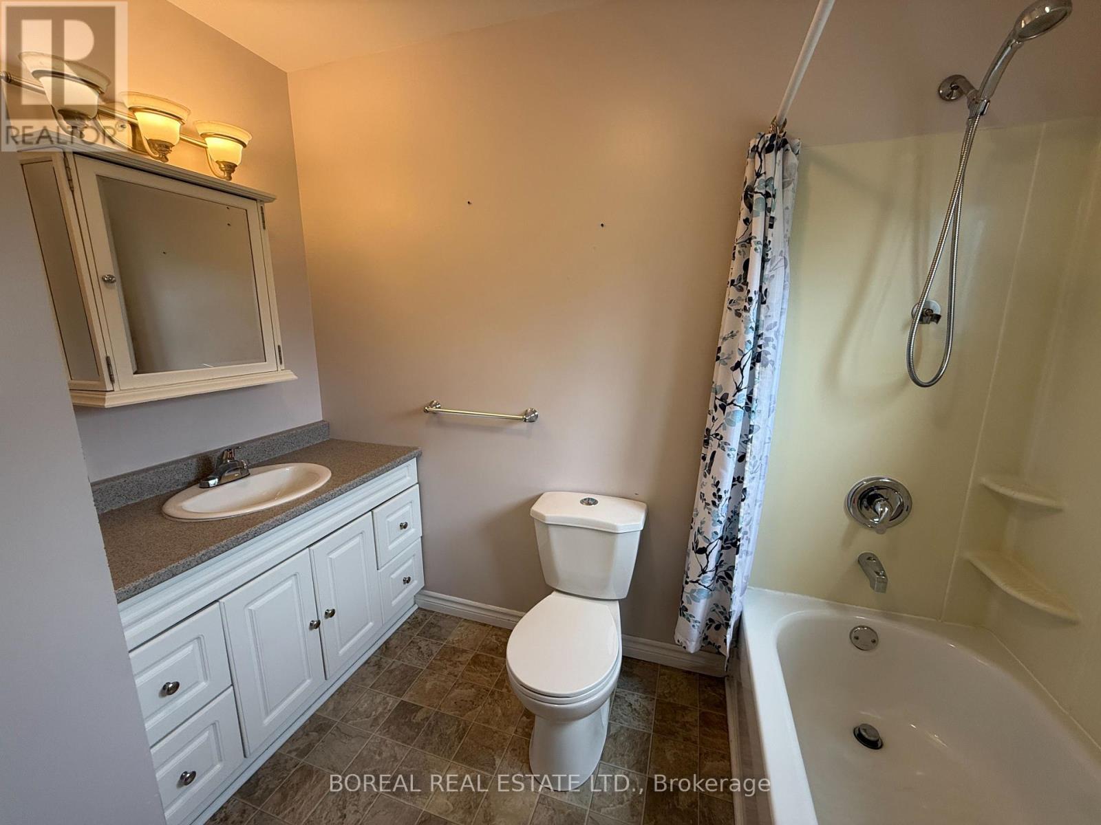 236-238 Main St, Smooth Rock Falls, Ontario  P0L 2B0 - Photo 19 - T13469606