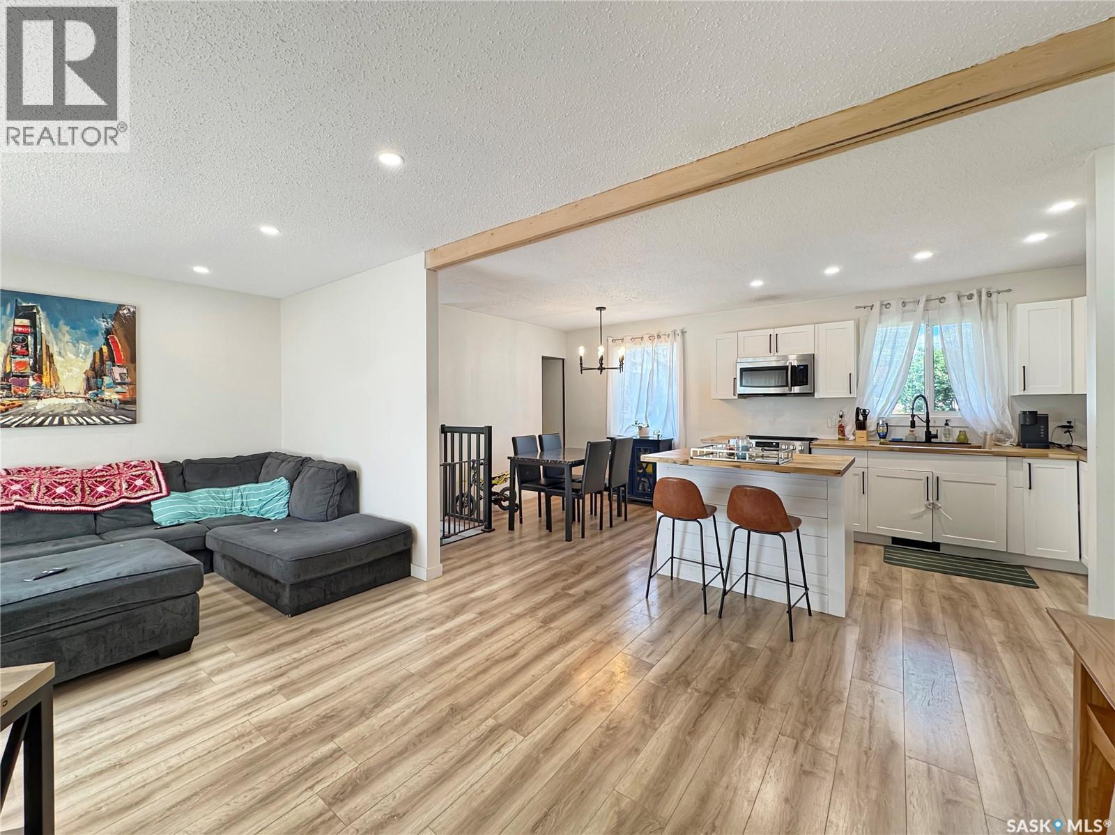 1321 108th Street, North Battleford, Saskatchewan S9A 2B6 - Photo 3 - SK040176