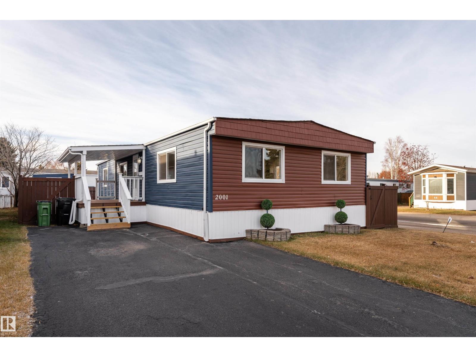 2001 West View GR NW, Edmonton, Alberta