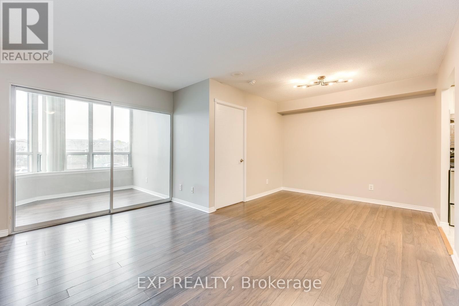 205 - 135 Hillcrest Avenue, Mississauga, Ontario  L5B 4B1 - Photo 1 - W13470776