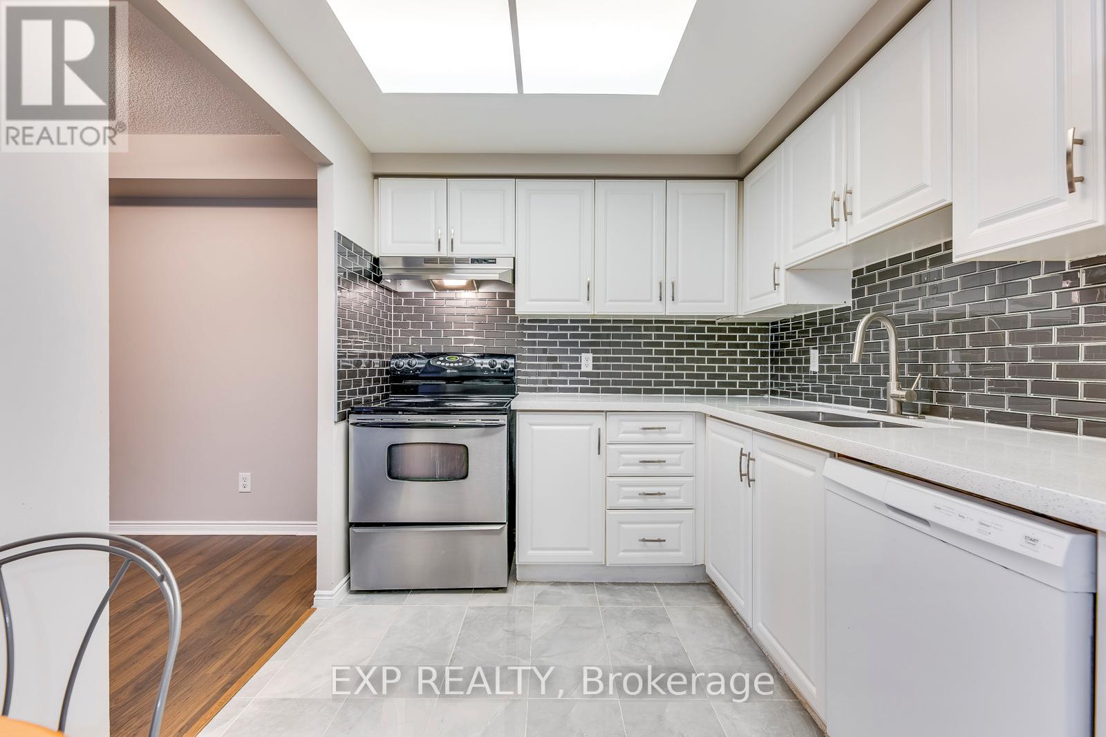 205 - 135 Hillcrest Avenue, Mississauga, Ontario  L5B 4B1 - Photo 10 - W13470776
