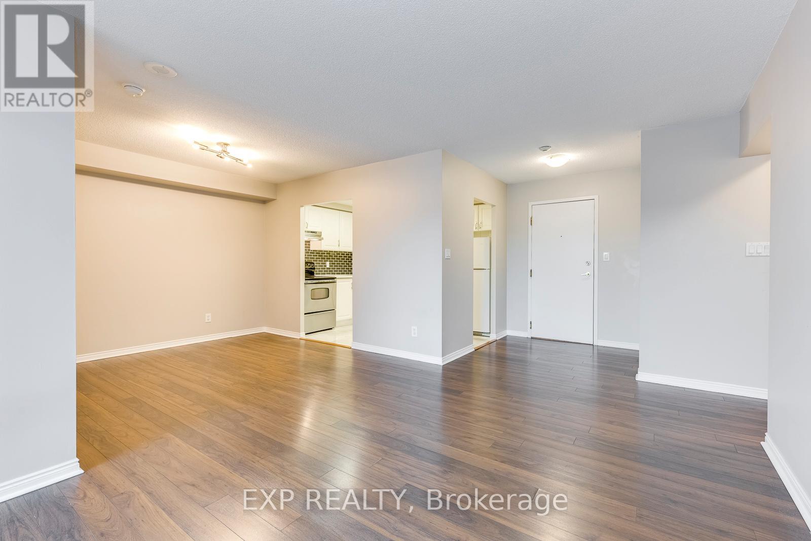205 - 135 Hillcrest Avenue, Mississauga, Ontario  L5B 4B1 - Photo 2 - W13470776