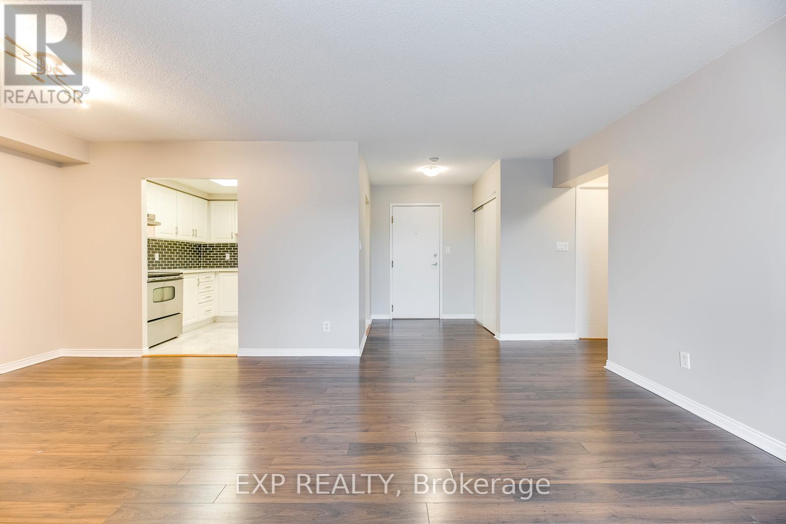 205 - 135 Hillcrest Avenue, Mississauga, Ontario  L5B 4B1 - Photo 3 - W13470776