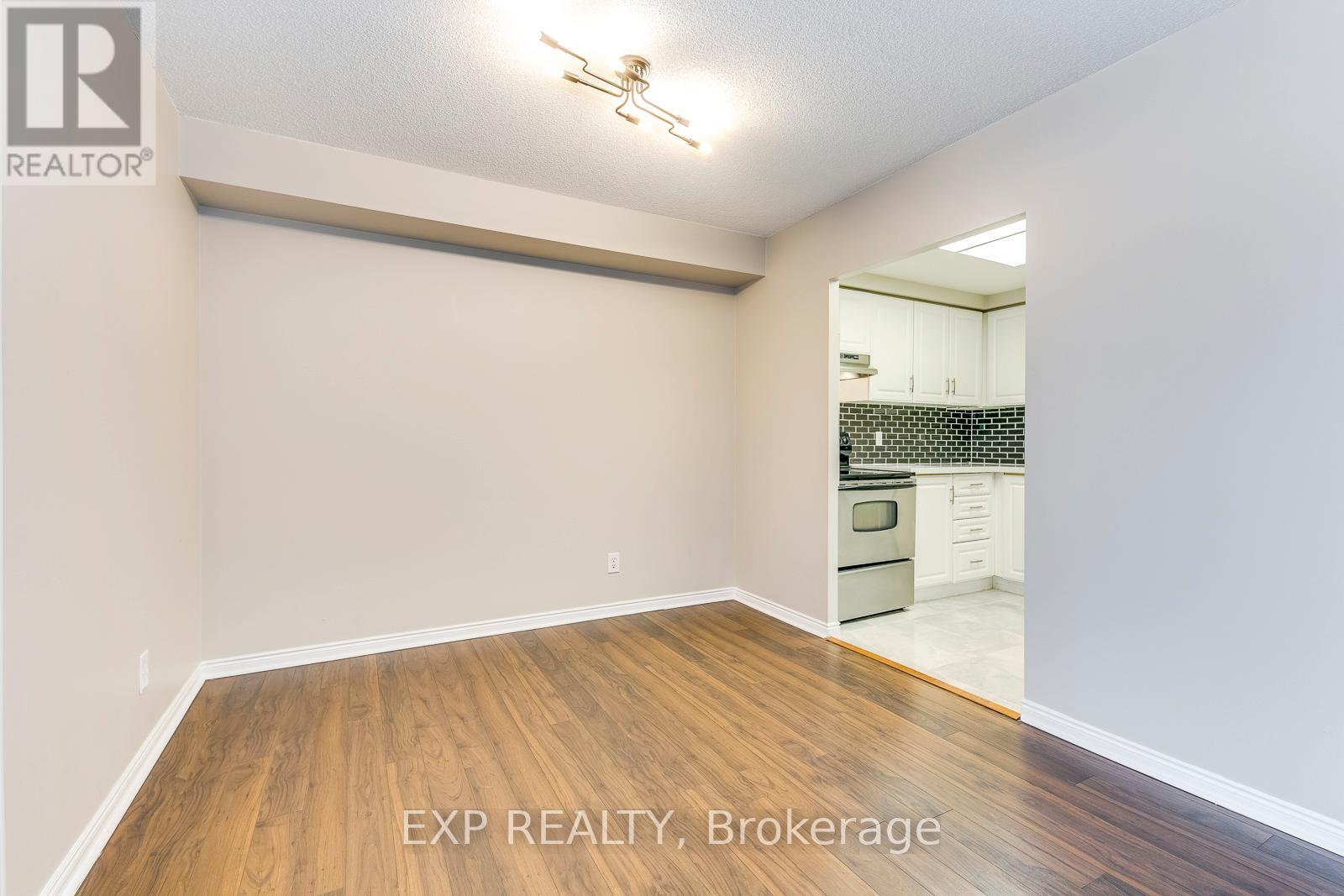 205 - 135 Hillcrest Avenue, Mississauga, Ontario  L5B 4B1 - Photo 4 - W13470776