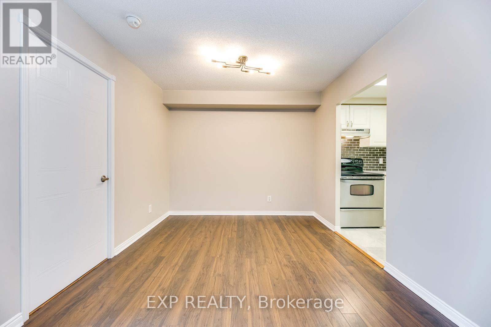 205 - 135 Hillcrest Avenue, Mississauga, Ontario  L5B 4B1 - Photo 5 - W13470776