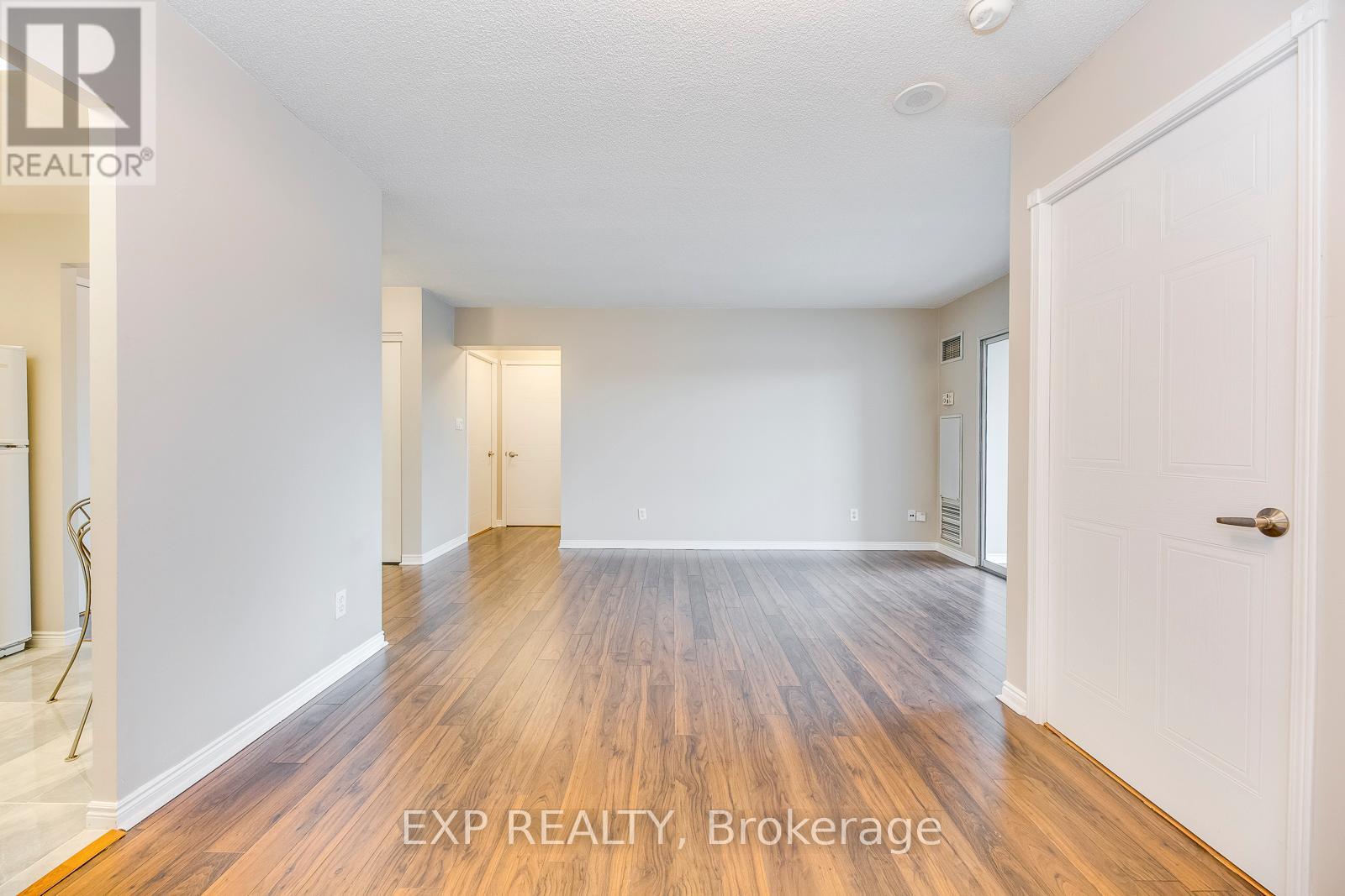 205 - 135 Hillcrest Avenue, Mississauga, Ontario  L5B 4B1 - Photo 6 - W13470776
