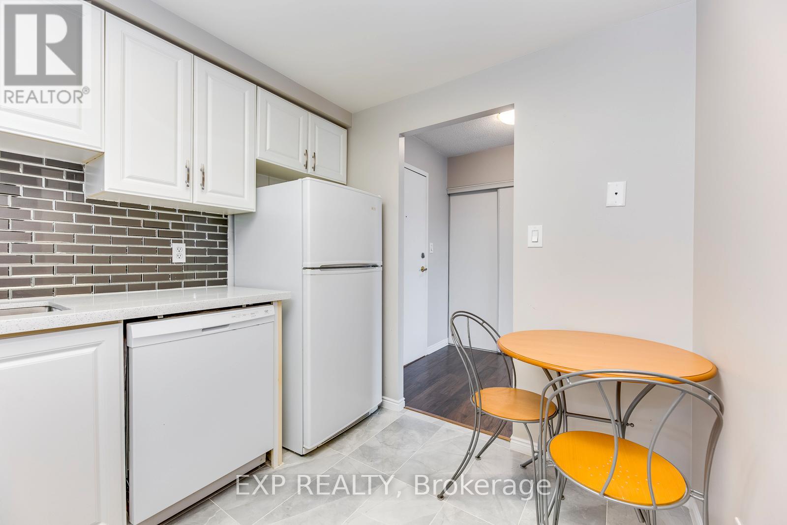 205 - 135 Hillcrest Avenue, Mississauga, Ontario  L5B 4B1 - Photo 9 - W13470776